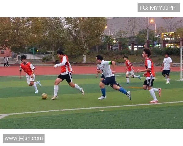 弱队球星逆袭绿茵场演绎足球激情与不屈精神 弱队球星逆袭绿茵场演绎足球激情与不屈精神