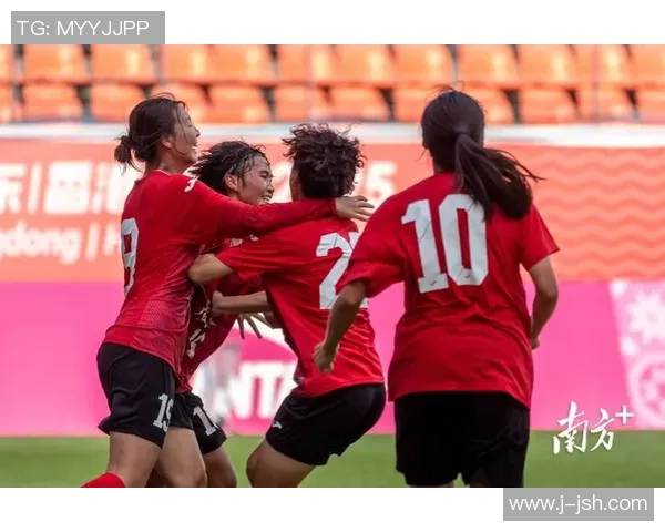 球星同框共谱荣耀篇章足球盛宴呈现精彩瞬间 球星同框共谱荣耀篇章足球盛宴呈现精彩瞬间