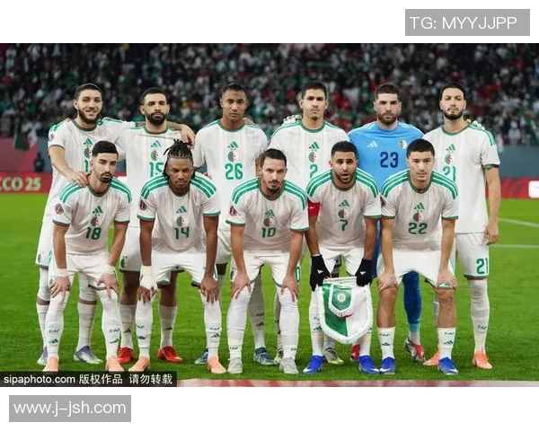 足球明星纷纷亮相赛场激情四射 展现顶级技术与团队协作精神