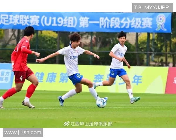 足球球星专用训练裤设计创新 探秘高性能装备如何提升球员训练表现