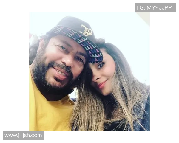 足球球星手背纹身背后的故事与个性展现探索球场内外的独特魅力